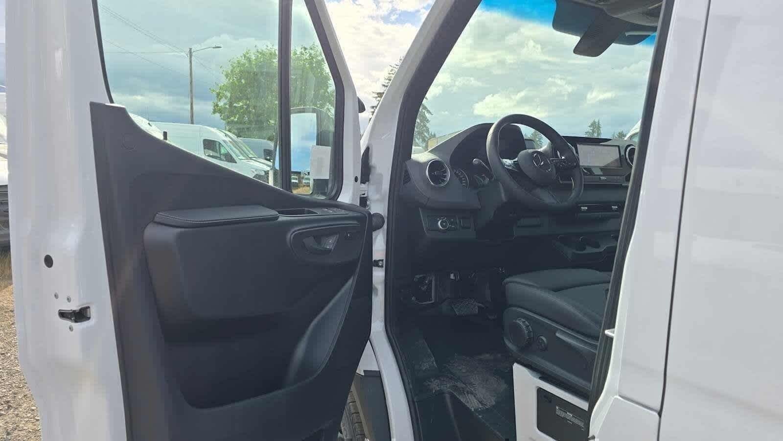 2026 Mercedes-Benz Sprinter 2500 Standard Roof I4 Diesel 144 RWD