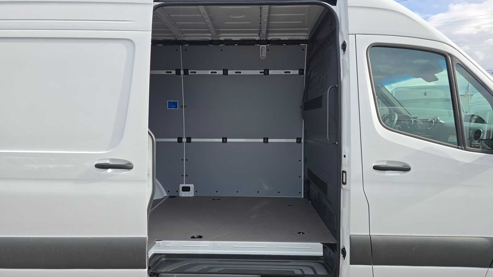 2026 Mercedes-Benz Sprinter 2500 Standard Roof I4 Diesel 144 RWD