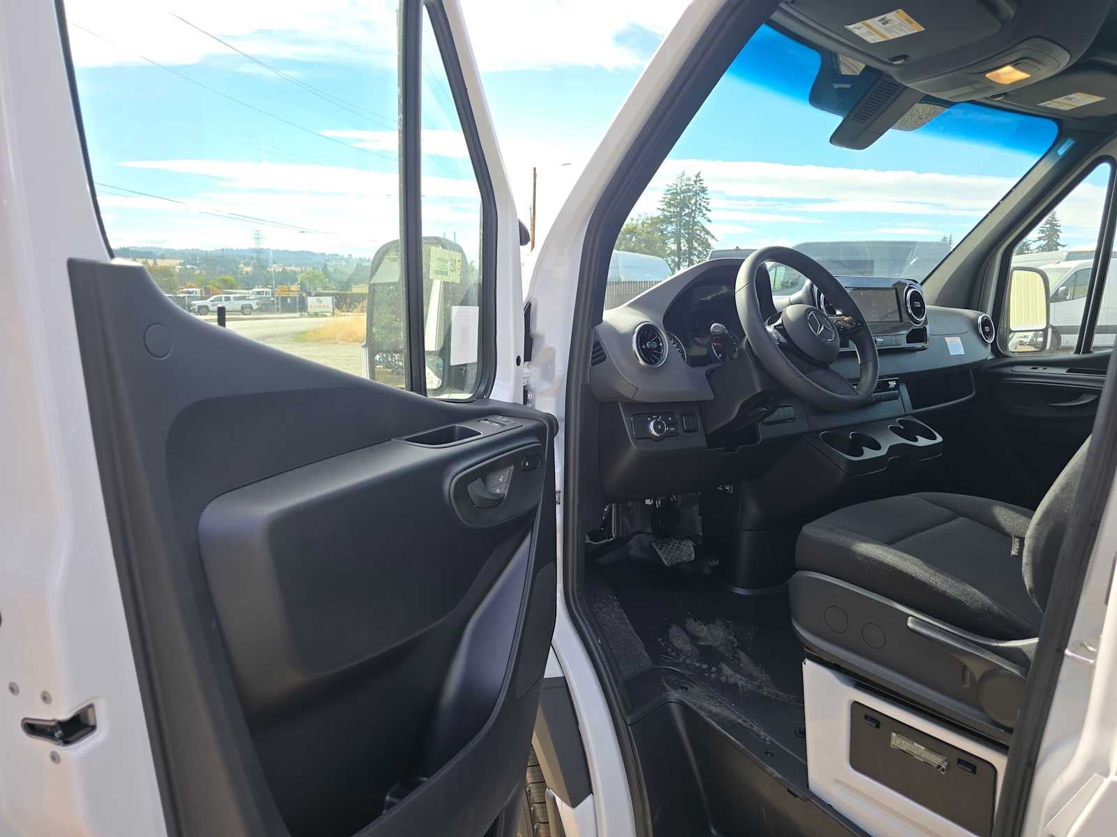 2026 Mercedes-Benz Sprinter Cargo 2500 Standard Roof I4 Diesel 144 RWD