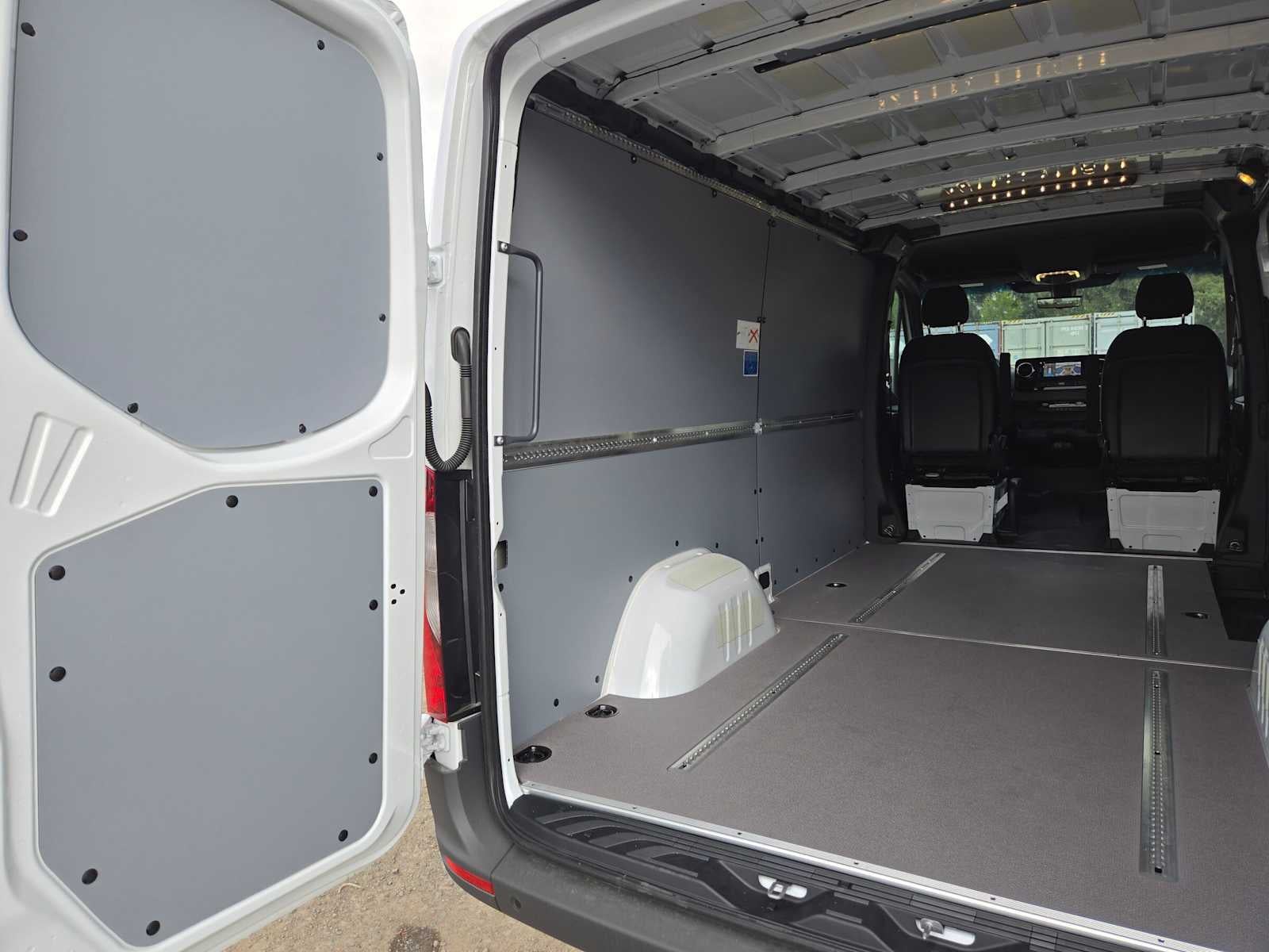 2026 Mercedes-Benz Sprinter Cargo 2500 Standard Roof I4 Diesel 144 RWD