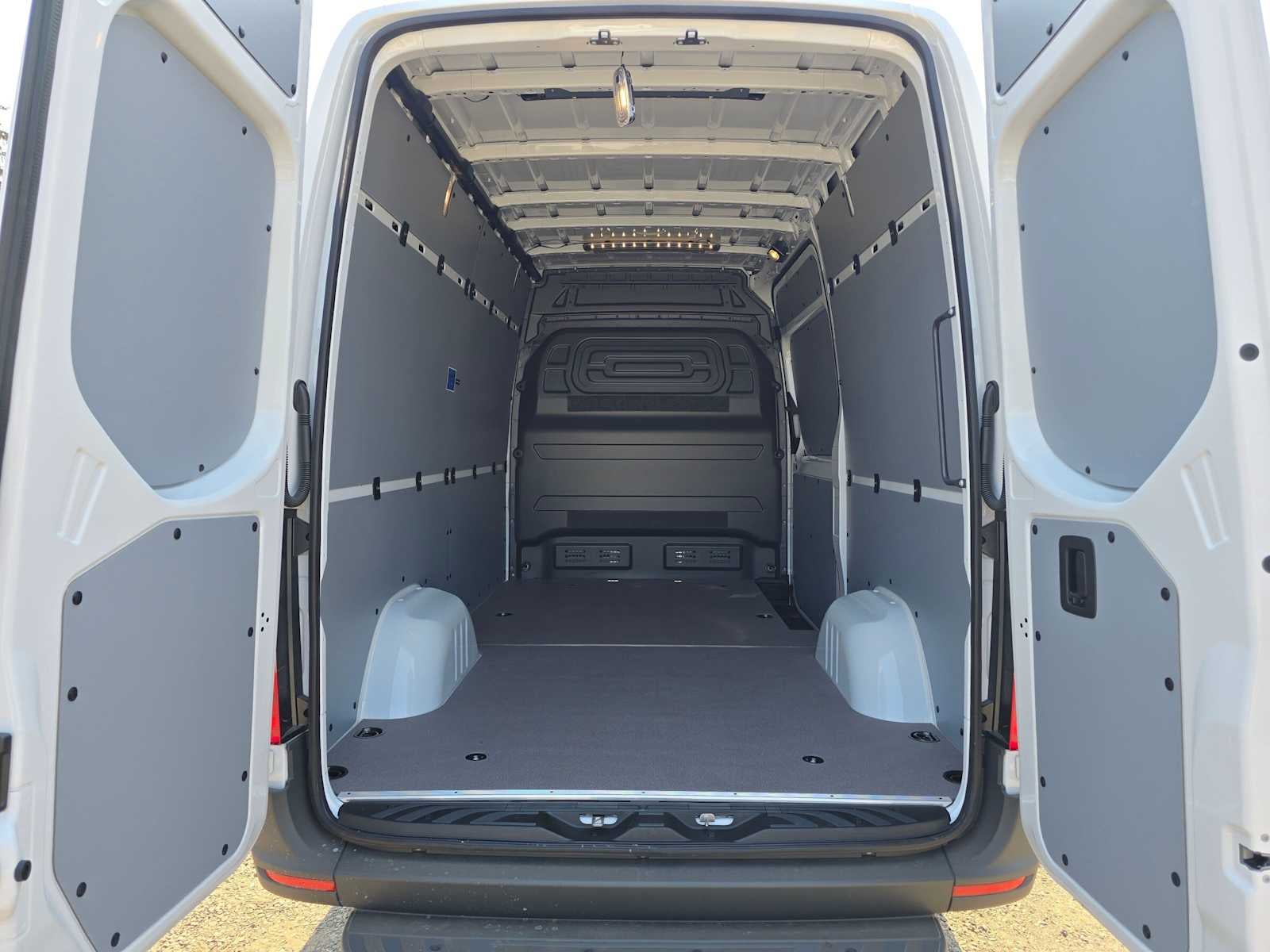 2026 Mercedes-Benz Sprinter Cargo 2500 Standard Roof I4 Diesel 144 RWD