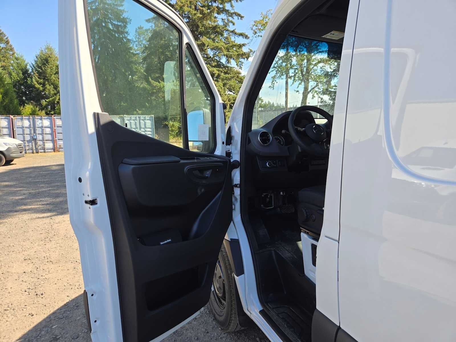 2026 Mercedes-Benz Sprinter Cargo 2500 Standard Roof I4 Diesel 144 RWD