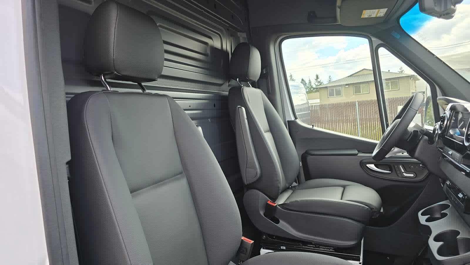 2026 Mercedes-Benz Sprinter 2500 High Roof I4 Diesel 170 RWD