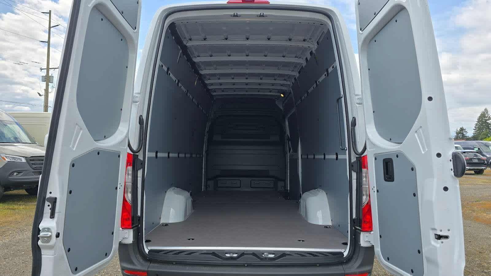 2026 Mercedes-Benz Sprinter 2500 High Roof I4 Diesel 170 RWD