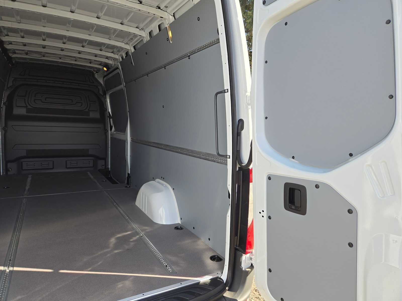 2026 Mercedes-Benz Sprinter Cargo 2500 High Roof I4 Diesel 170 RWD