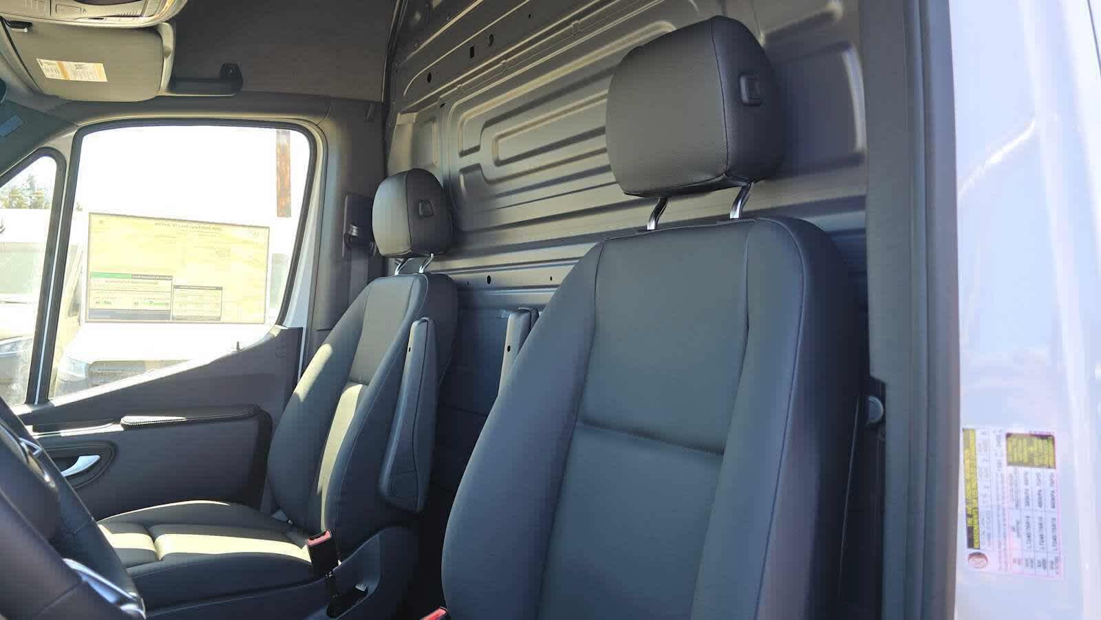 2026 Mercedes-Benz Sprinter 2500 High Roof I4 Diesel 170 RWD