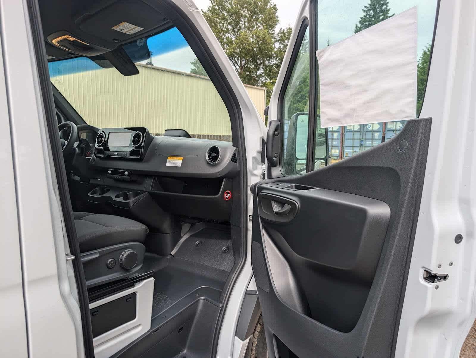 2026 Mercedes-Benz Sprinter 2500 High Roof I4 Diesel 170 RWD