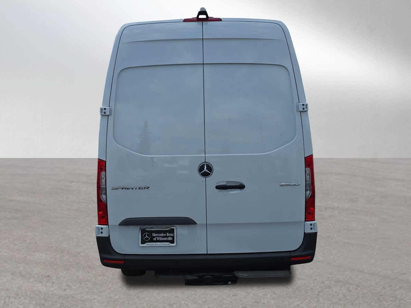 2026 Mercedes-Benz Sprinter 2500 High Roof I4 Diesel 170 RWD