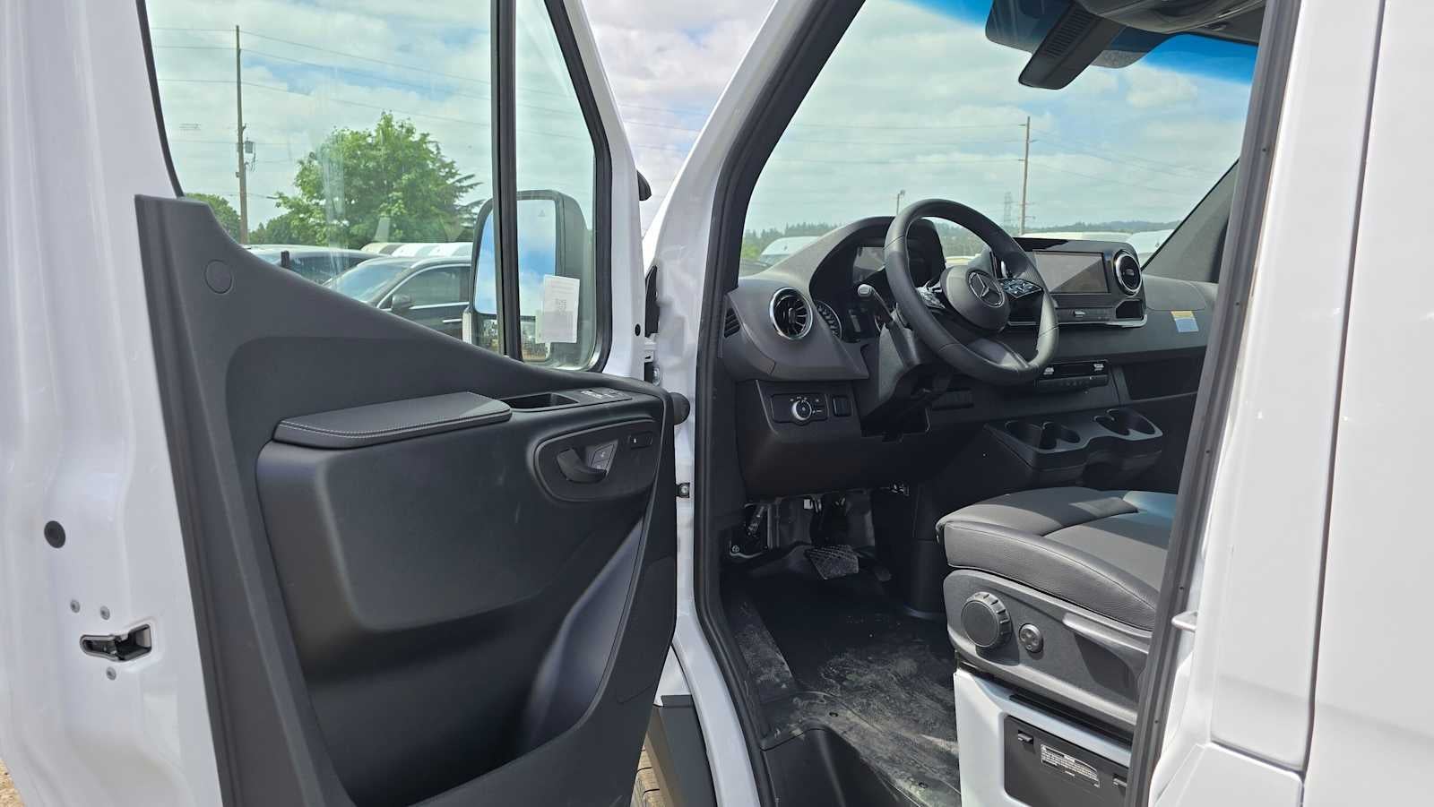 2026 Mercedes-Benz Sprinter Cargo 2500 High Roof I4 Diesel 170 RWD
