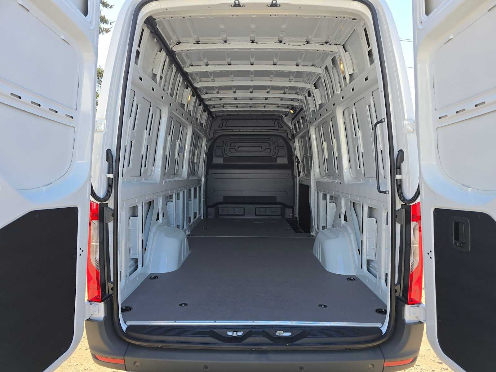 2026 Mercedes-Benz Sprinter 2500 High Roof I4 Diesel 170 RWD