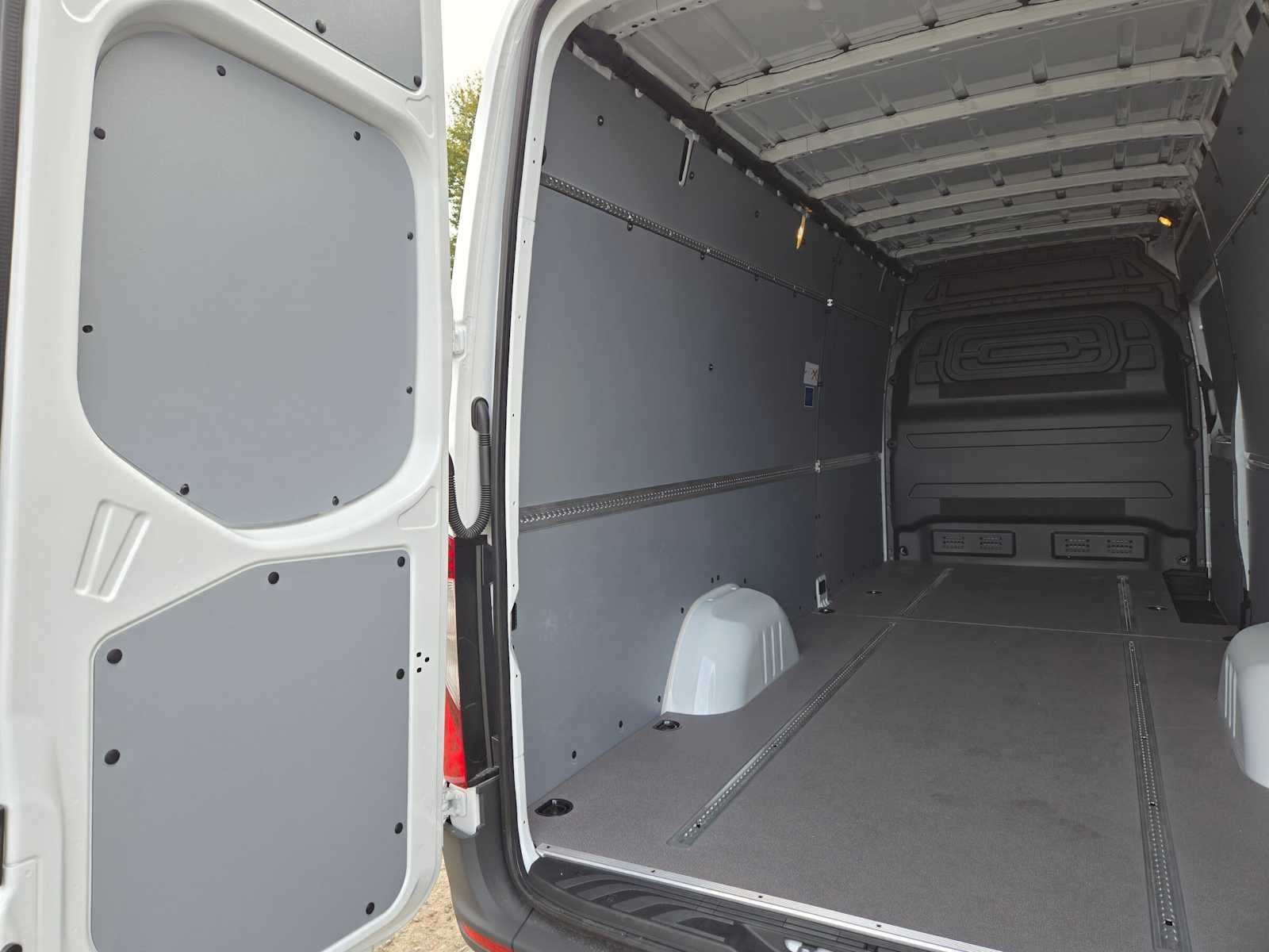2026 Mercedes-Benz Sprinter Cargo 2500 High Roof I4 Diesel 170 RWD