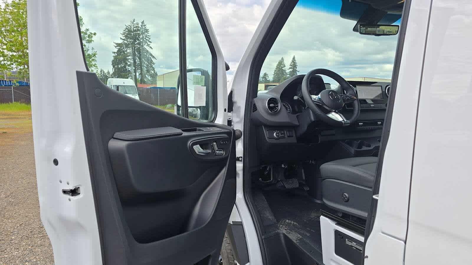 2026 Mercedes-Benz Sprinter 2500 High Roof I4 Diesel 170 RWD