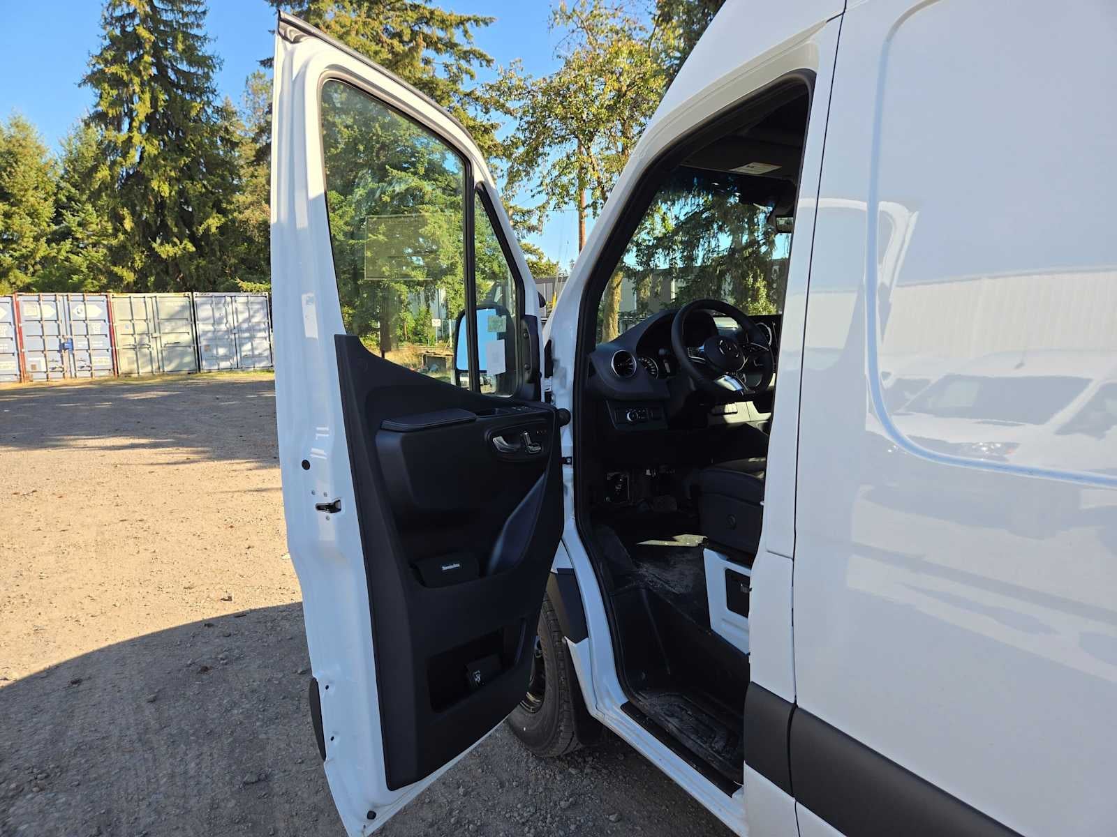 2026 Mercedes-Benz Sprinter Cargo 2500 High Roof I4 Diesel 170 RWD