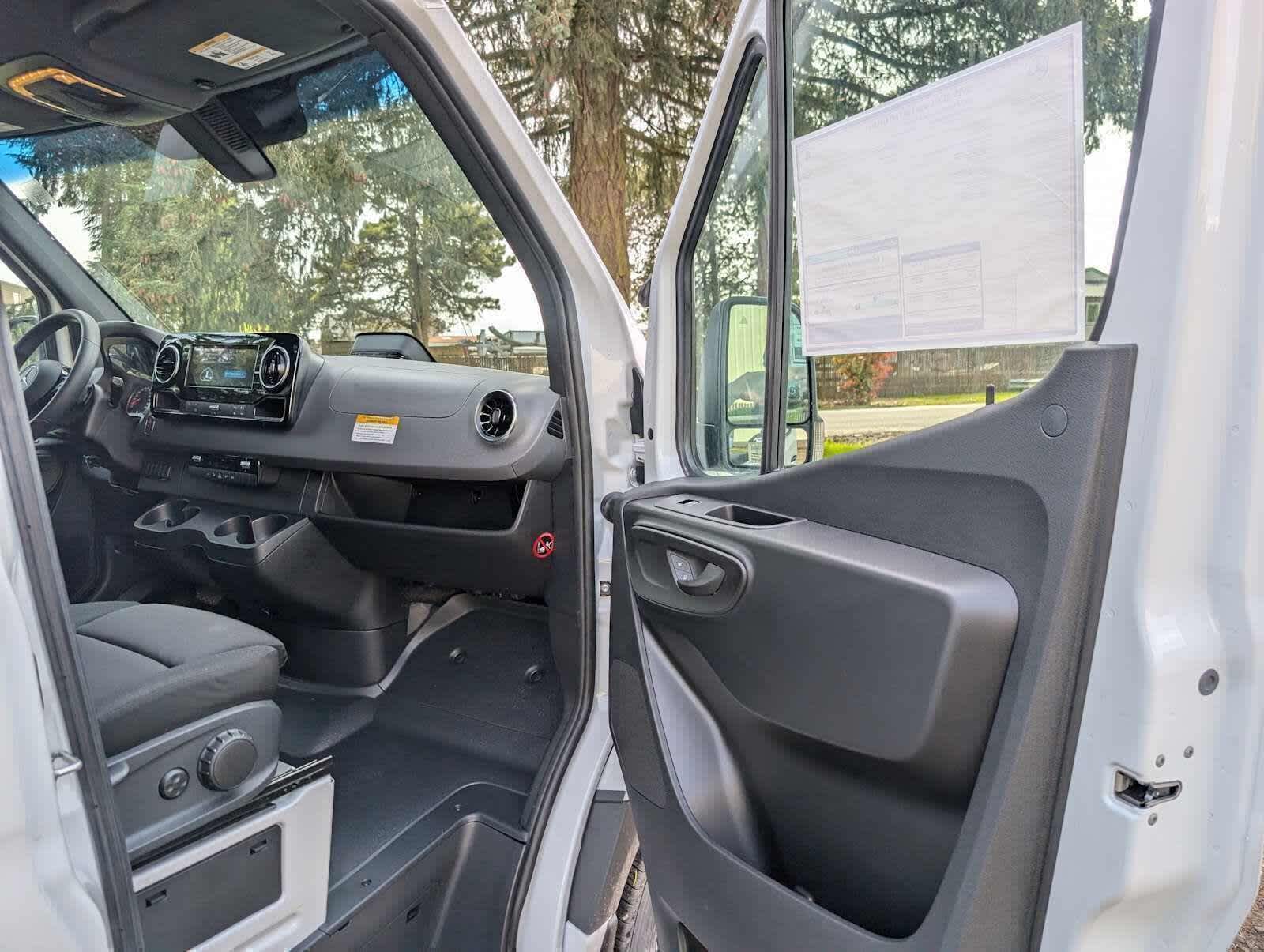 2026 Mercedes-Benz Sprinter 2500 High Roof I4 Diesel 170 RWD