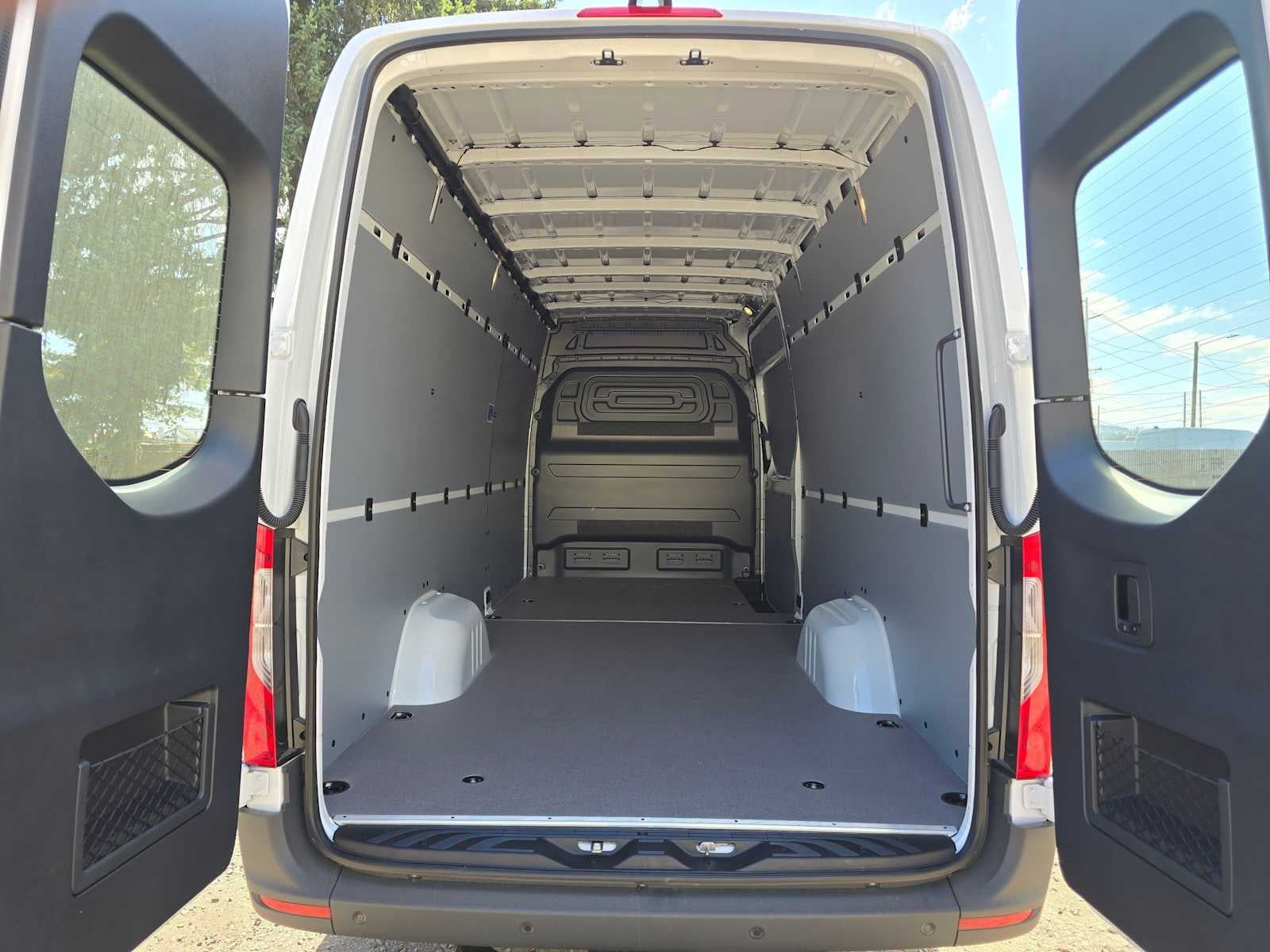 2026 Mercedes-Benz Sprinter 2500 High Roof I4 Diesel 170 RWD