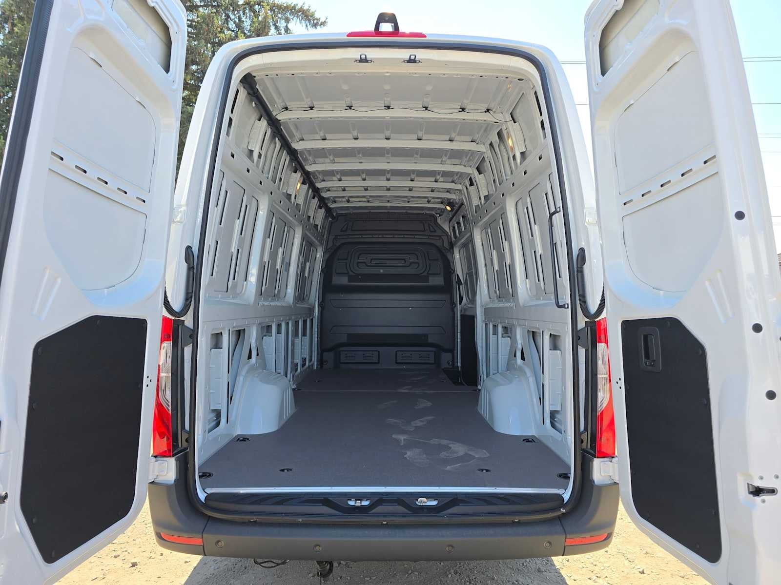2026 Mercedes-Benz Sprinter Cargo 2500 High Roof I4 Diesel 170 RWD