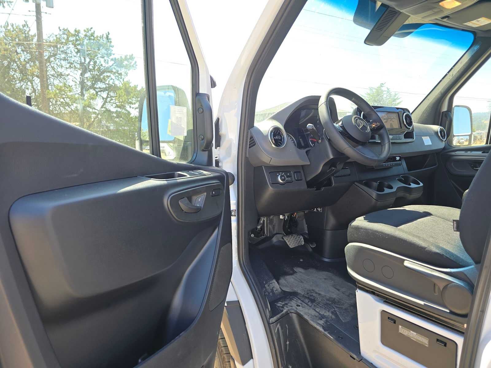 2026 Mercedes-Benz Sprinter Cargo 2500 High Roof I4 Diesel 170 RWD