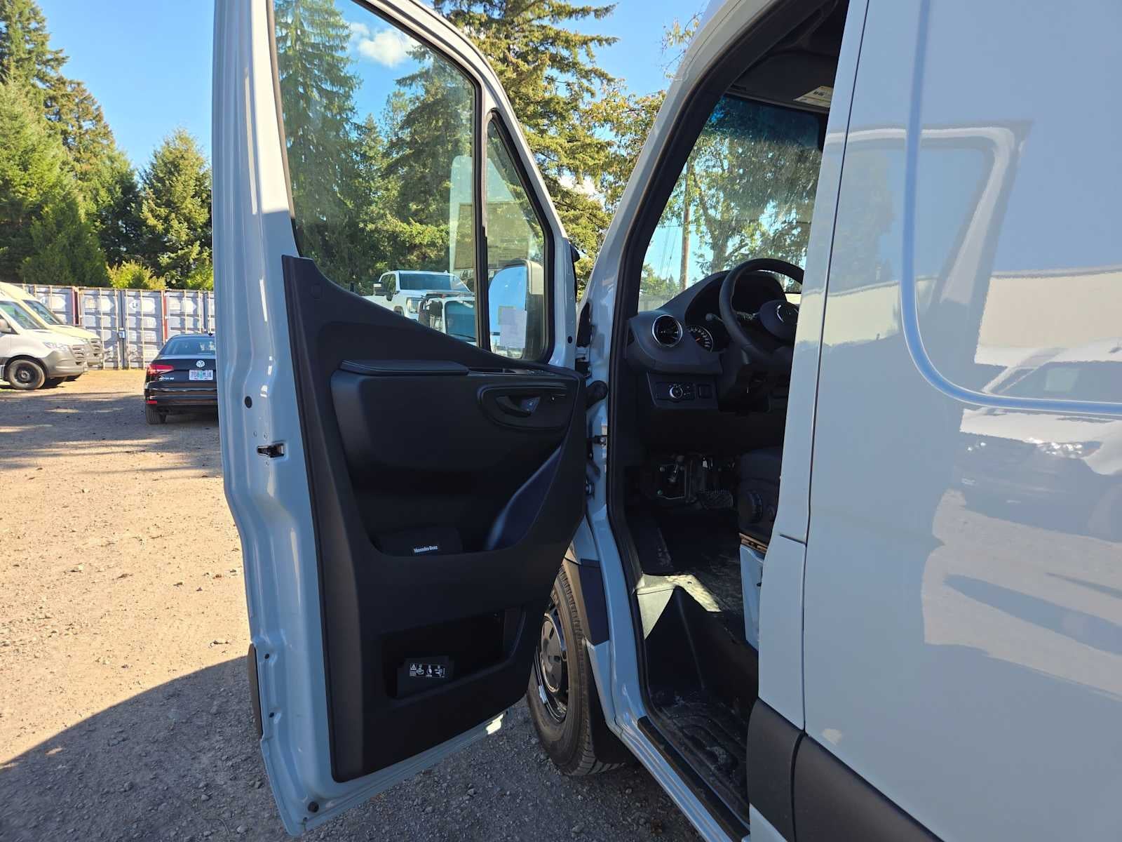 2026 Mercedes-Benz Sprinter Cargo 2500 High Roof I4 Diesel 170 RWD