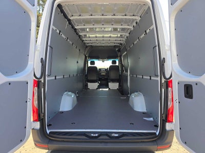 2026 Mercedes-Benz Sprinter 2500 High Roof I4 Diesel 170 RWD