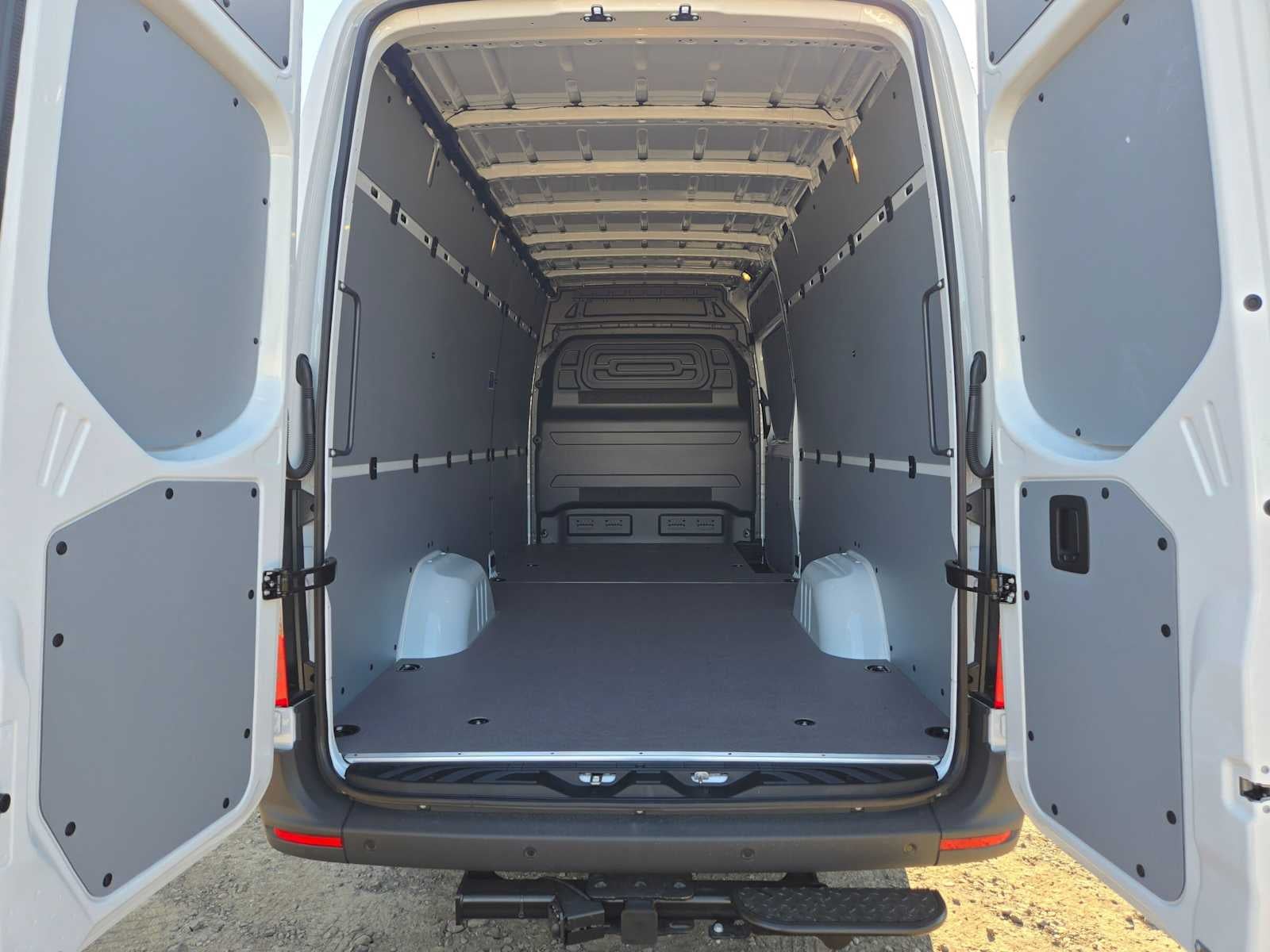 2027 Mercedes-Benz Sprinter Cargo 2500 High Roof I4 Diesel 170 RWD