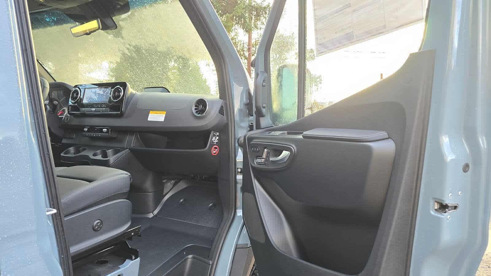 2026 Mercedes-Benz Sprinter 2500 Standard Roof I4 Diesel HO 144 AWD