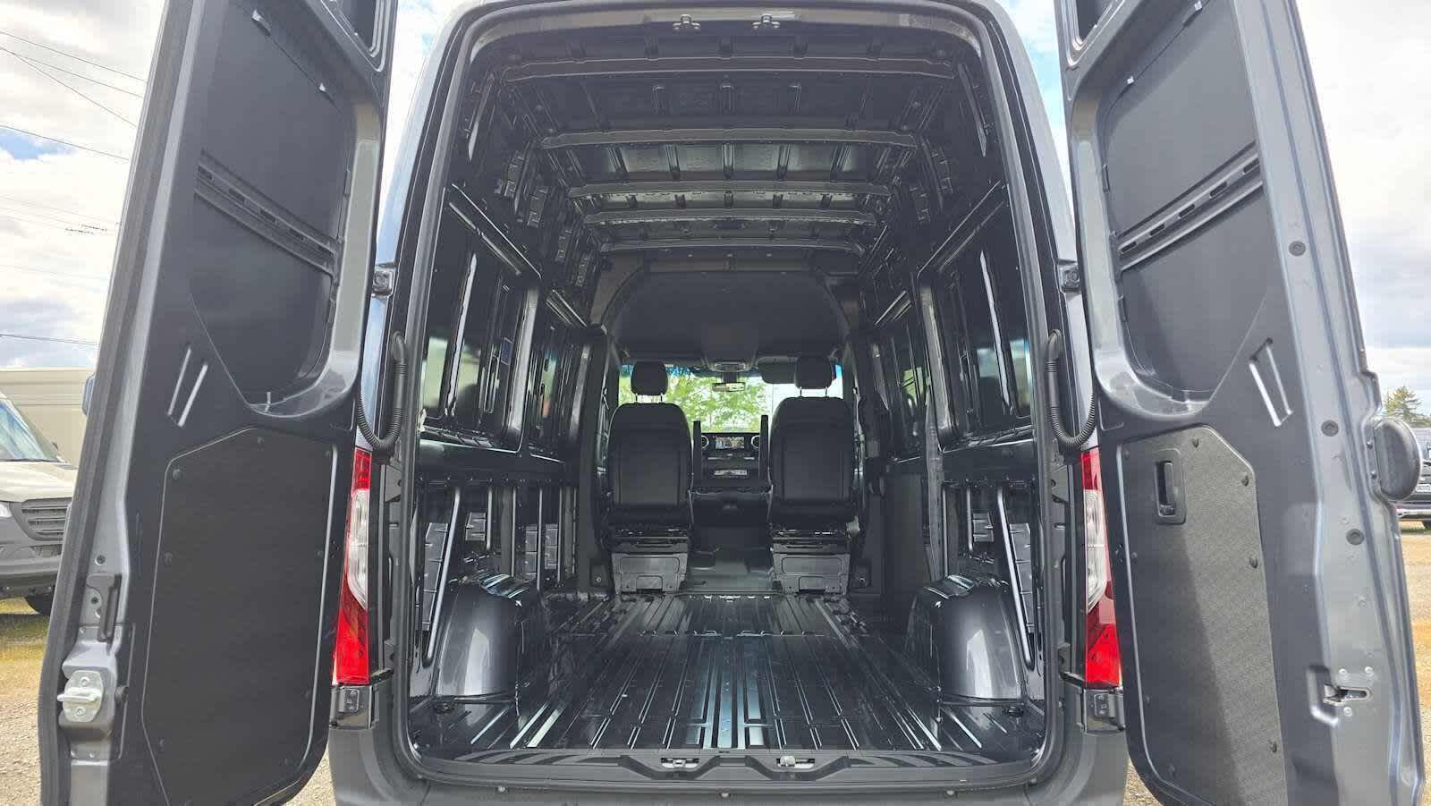 2026 Mercedes-Benz Sprinter 2500 Standard Roof I4 Diesel HO 144 AWD