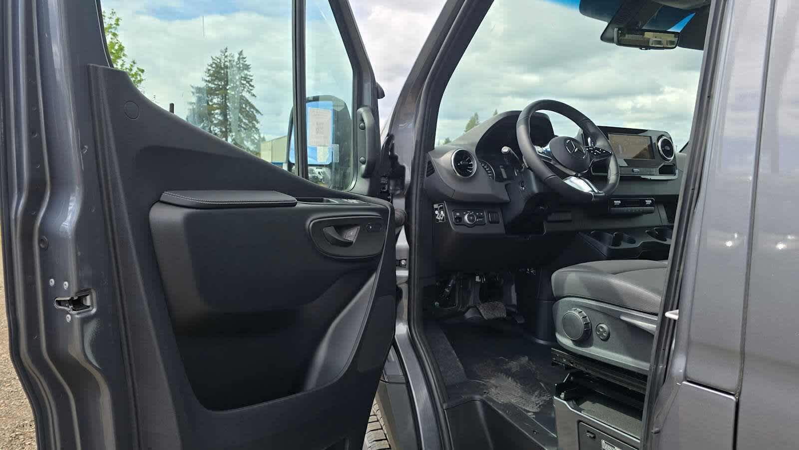 2026 Mercedes-Benz Sprinter 2500 Standard Roof I4 Diesel HO 144 AWD