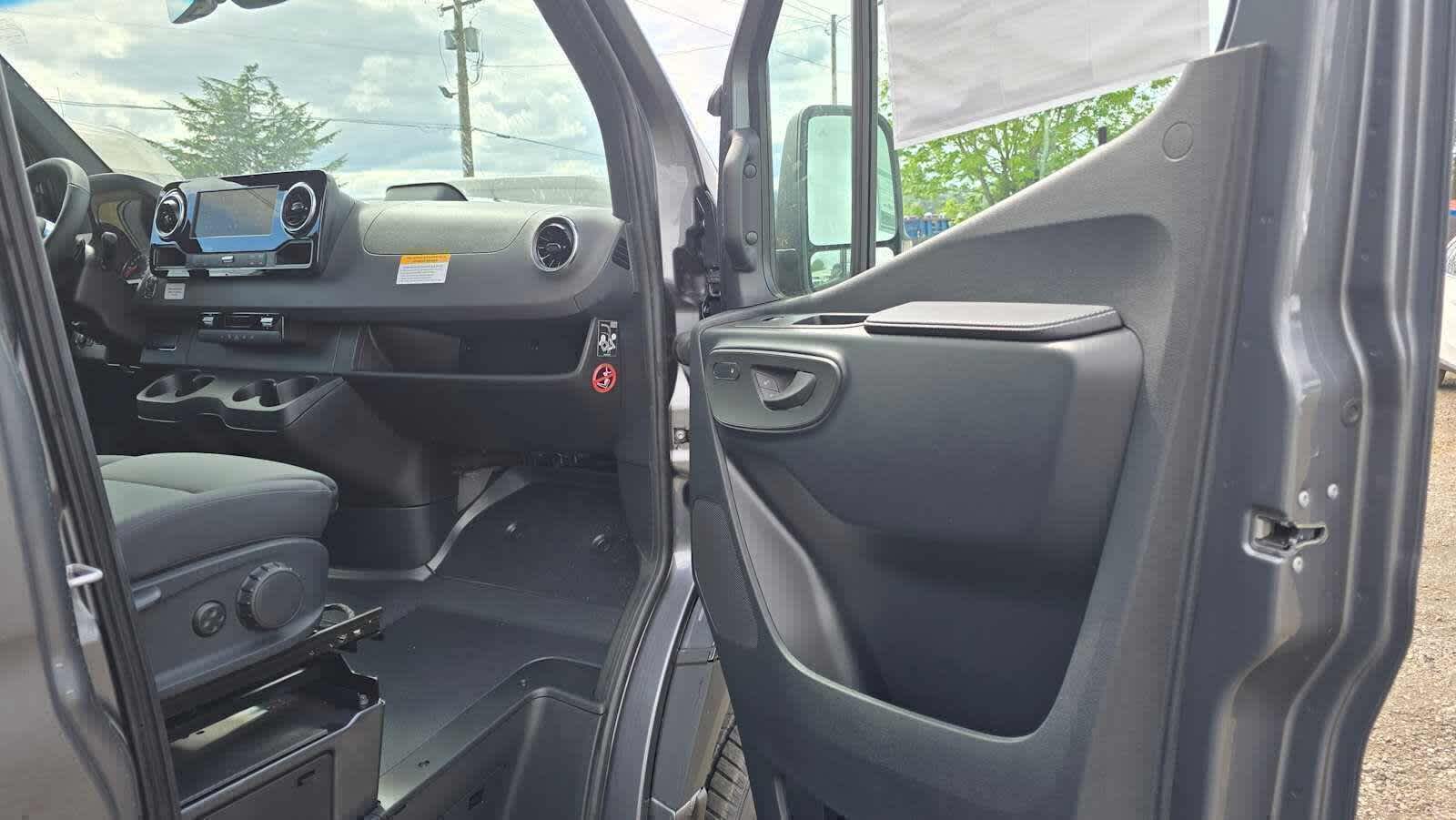 2026 Mercedes-Benz Sprinter 2500 Standard Roof I4 Diesel HO 144 AWD