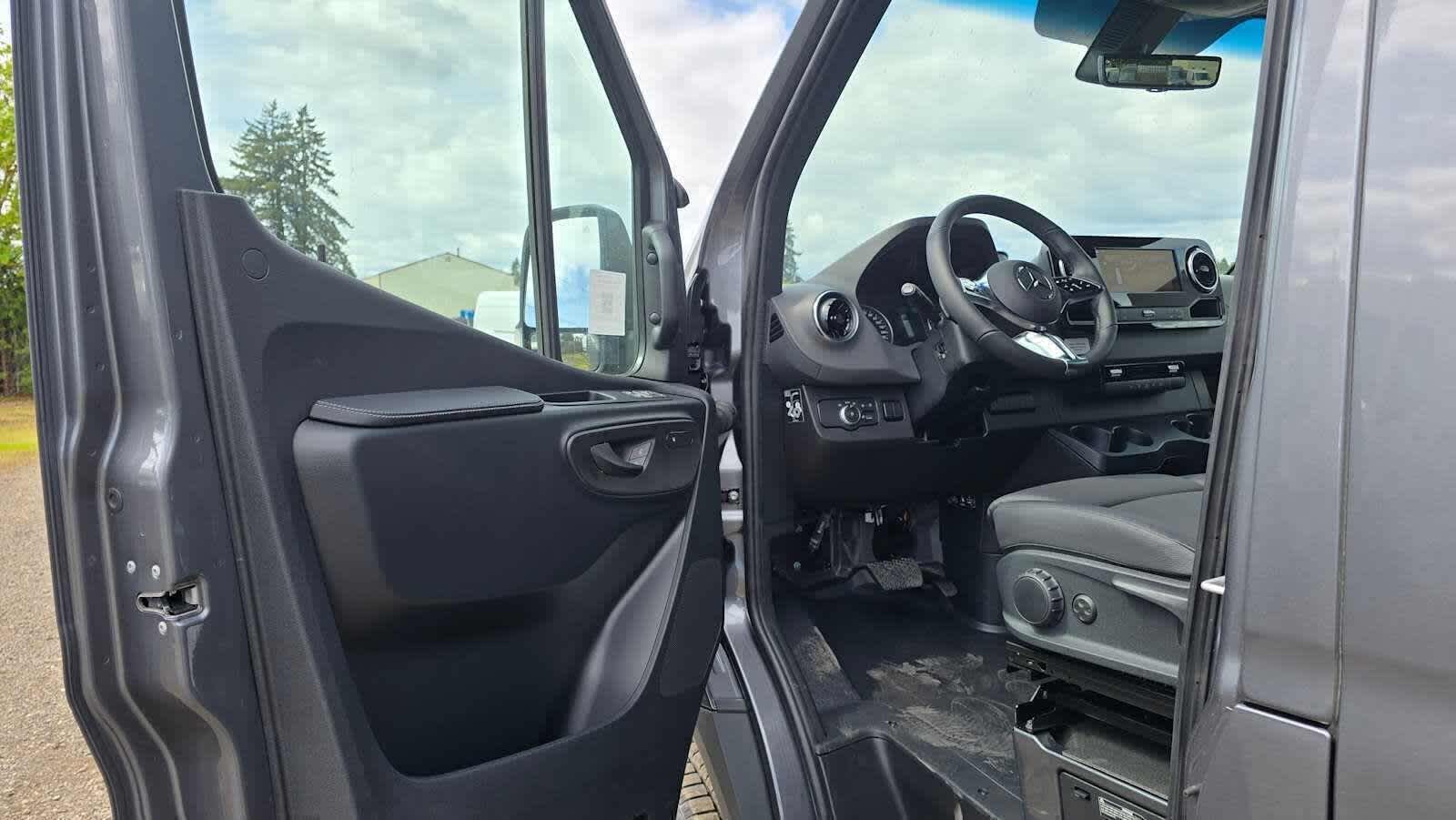 2026 Mercedes-Benz Sprinter 2500 Standard Roof I4 Diesel HO 144 AWD