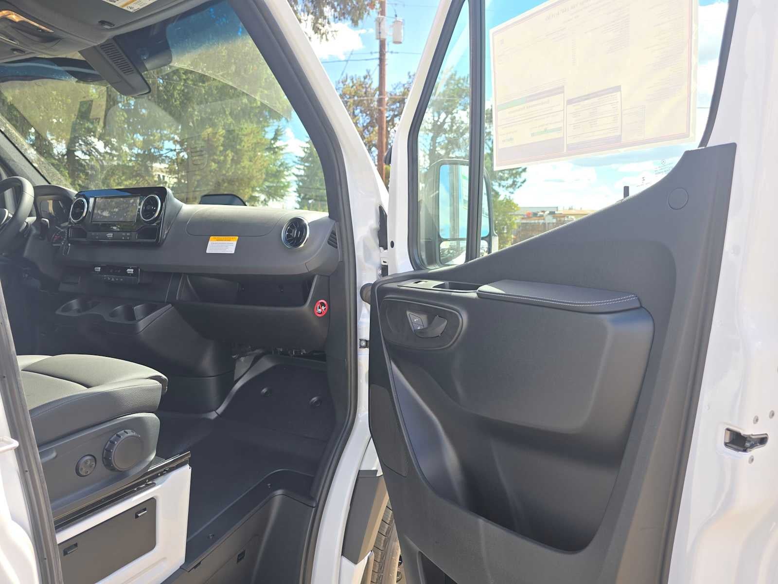 2026 Mercedes-Benz Sprinter 2500 Standard Roof I4 Diesel HO 144 AWD