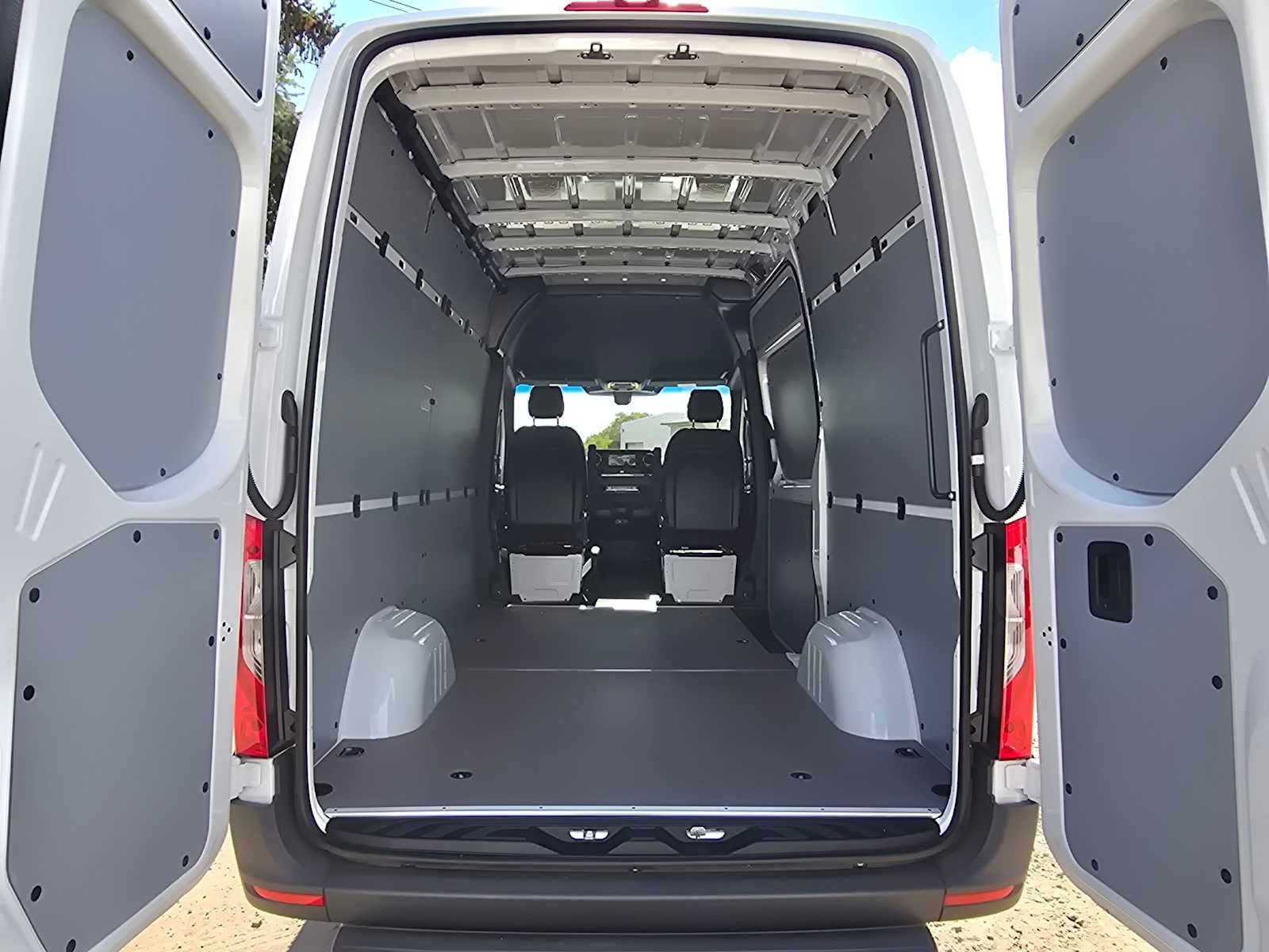 2026 Mercedes-Benz Sprinter 2500 Standard Roof I4 Diesel HO 144 AWD