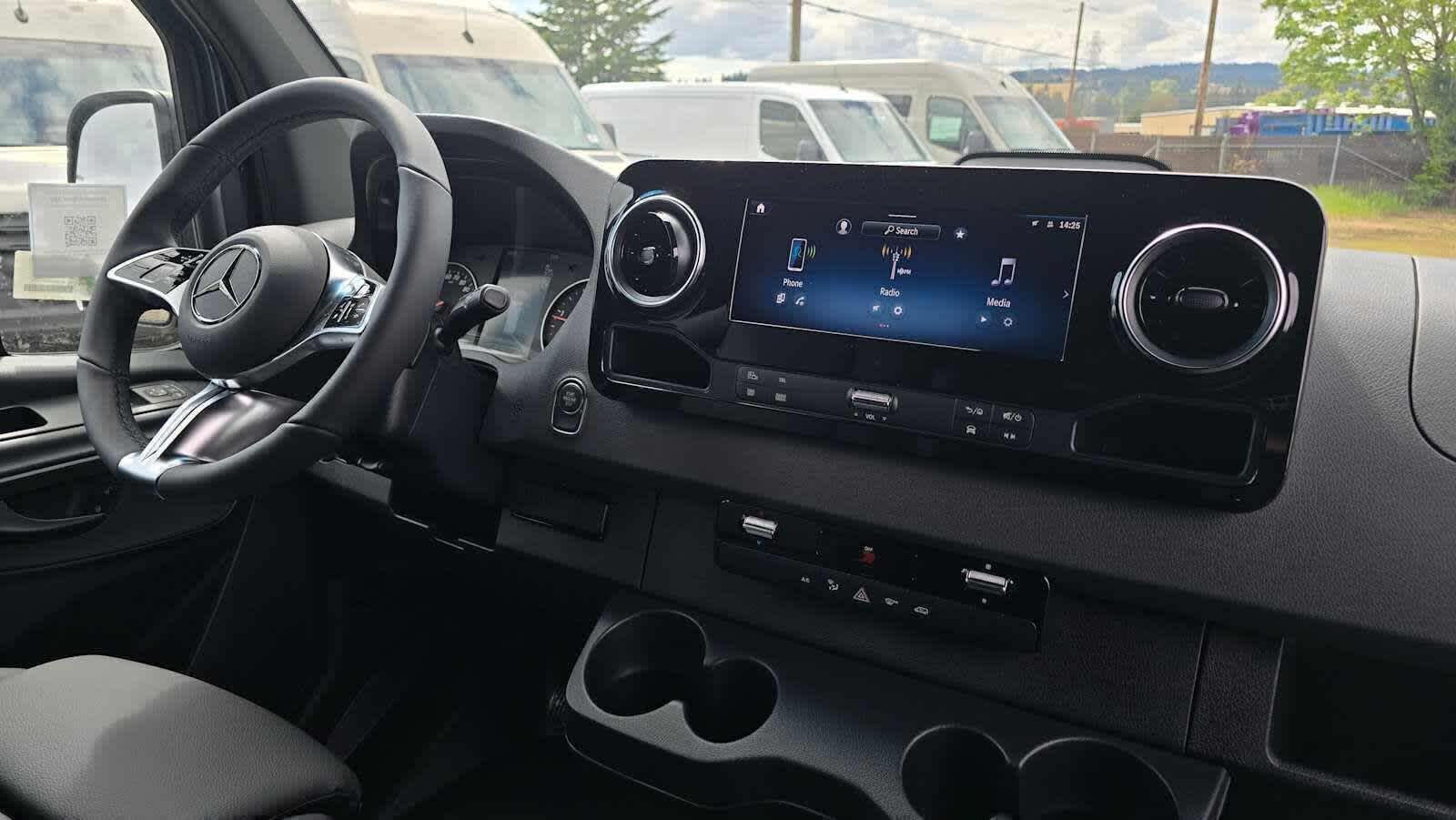 2026 Mercedes-Benz Sprinter 2500 Standard Roof I4 Diesel HO 144 AWD