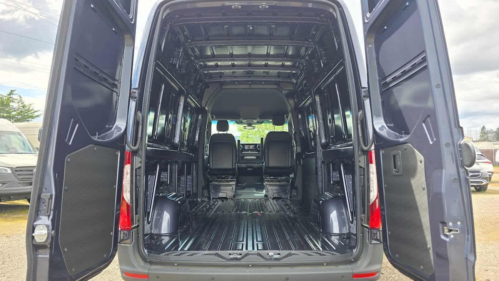 2026 Mercedes-Benz Sprinter 2500 Standard Roof I4 Diesel HO 144 AWD
