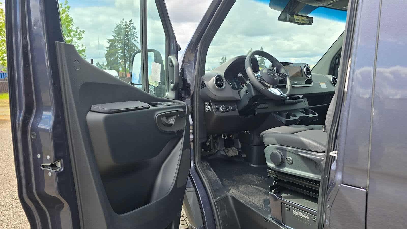 2026 Mercedes-Benz Sprinter 2500 Standard Roof I4 Diesel HO 144 AWD