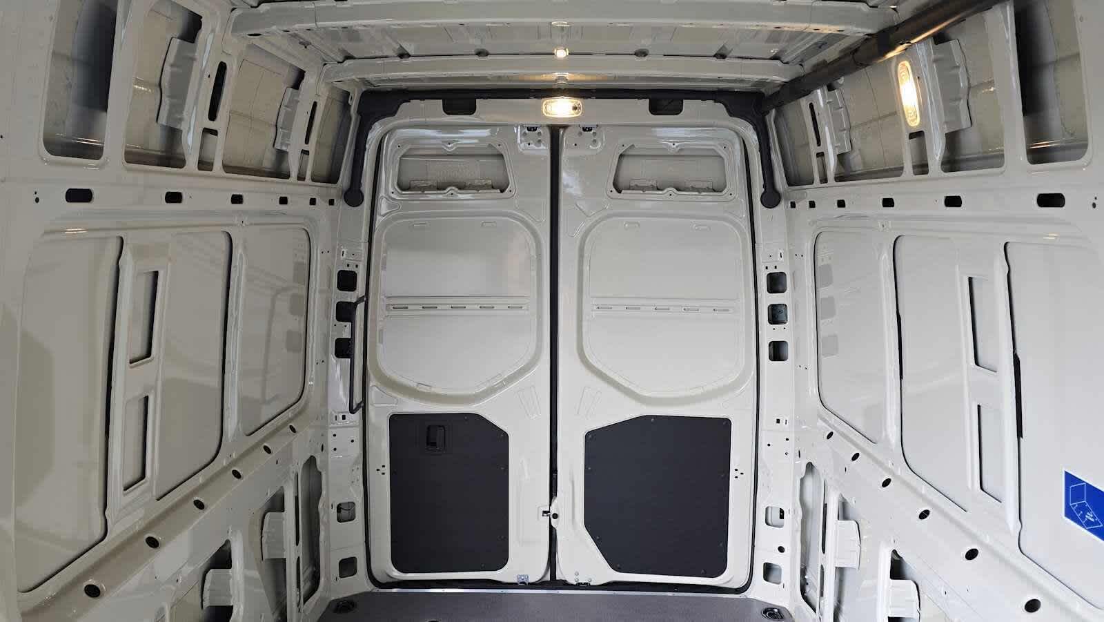 2026 Mercedes-Benz Sprinter 2500 Standard Roof I4 Diesel HO 144 AWD