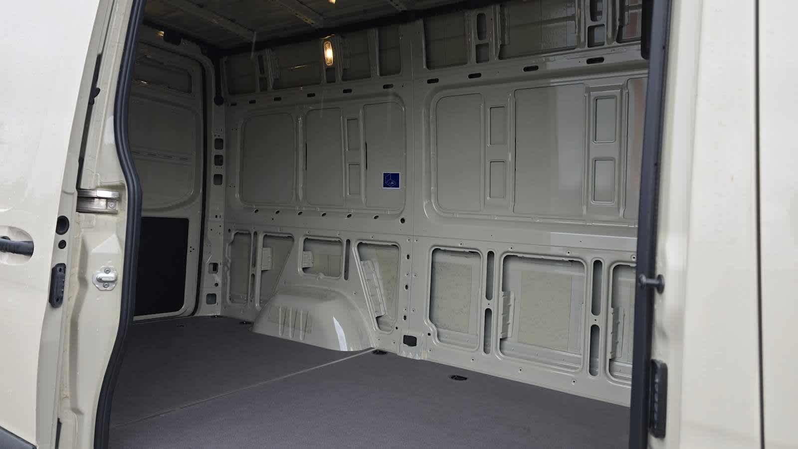 2026 Mercedes-Benz Sprinter 2500 Standard Roof I4 Diesel HO 144 AWD