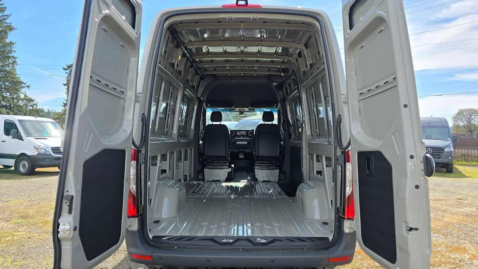 2026 Mercedes-Benz Sprinter 2500 Standard Roof I4 Diesel HO 144 AWD