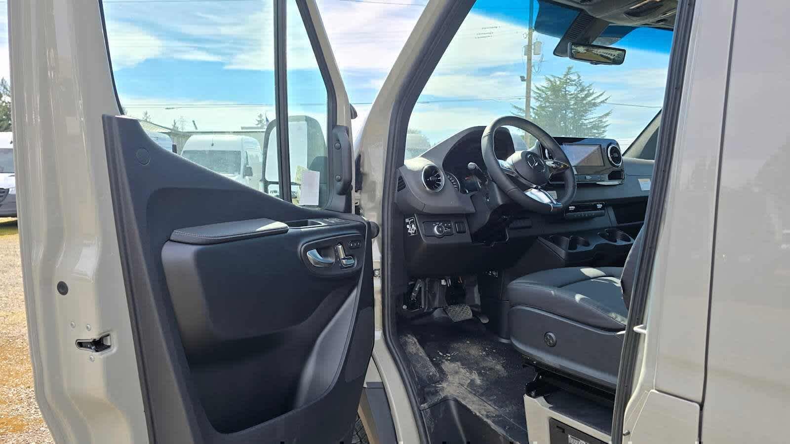 2026 Mercedes-Benz Sprinter 2500 Standard Roof I4 Diesel HO 144 AWD