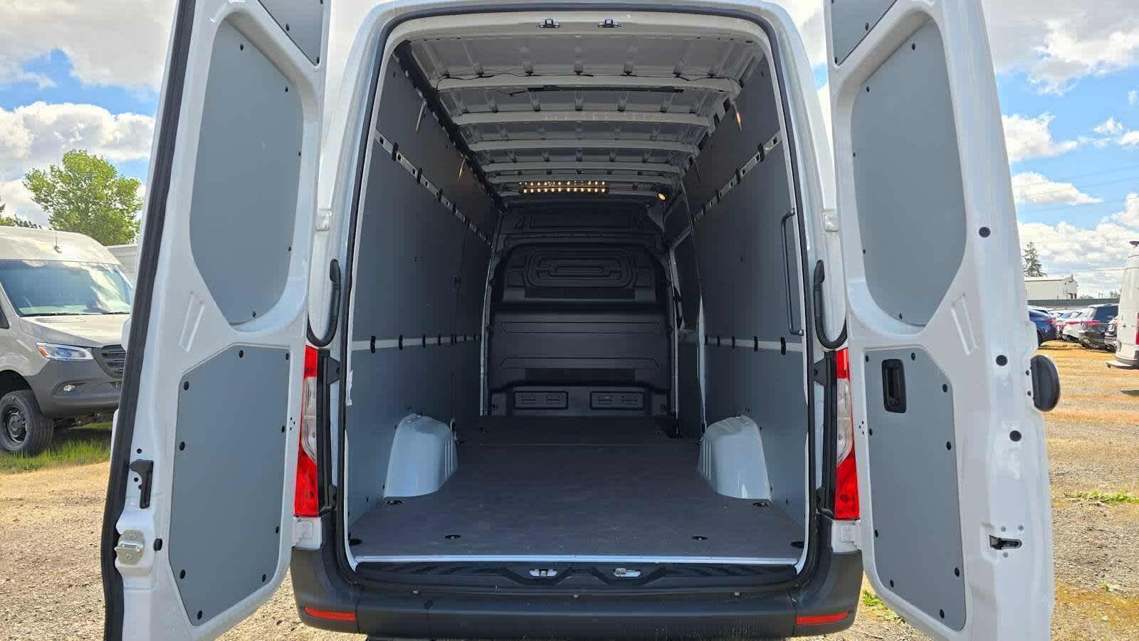 2025 Mercedes-Benz Sprinter Cargo Van 2500 High Roof I4 Diesel HO 170 RWD