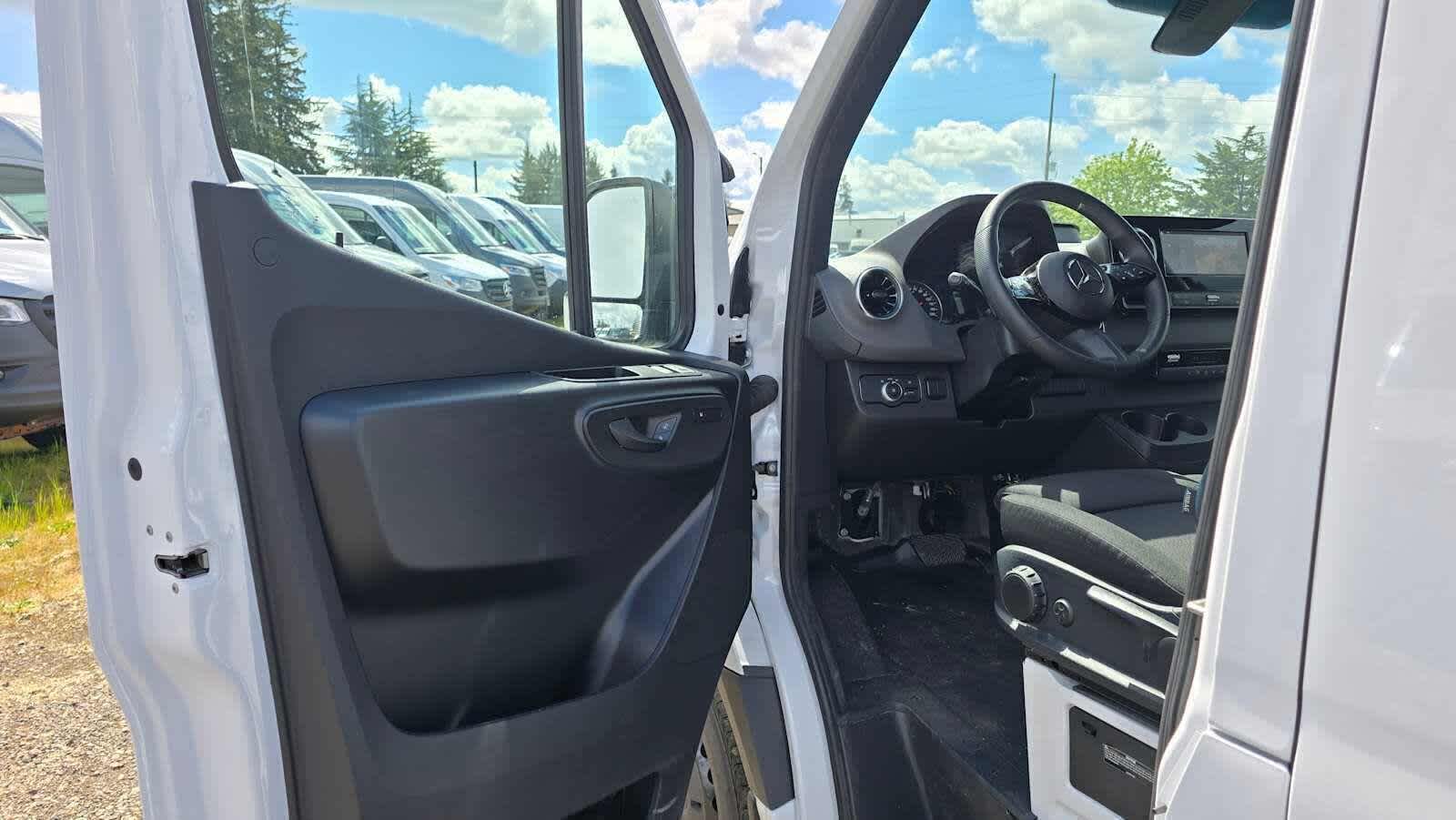 2025 Mercedes-Benz Sprinter Cargo Van 2500 High Roof I4 Diesel HO 170 RWD