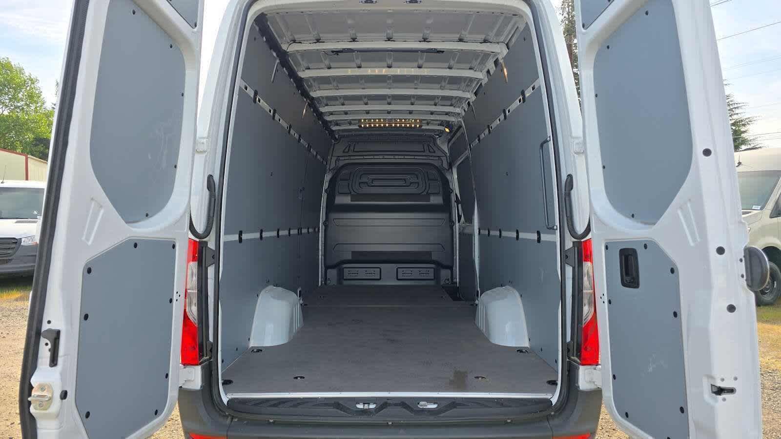 2025 Mercedes-Benz Sprinter Cargo Van 2500 High Roof I4 Diesel HO 170 RWD