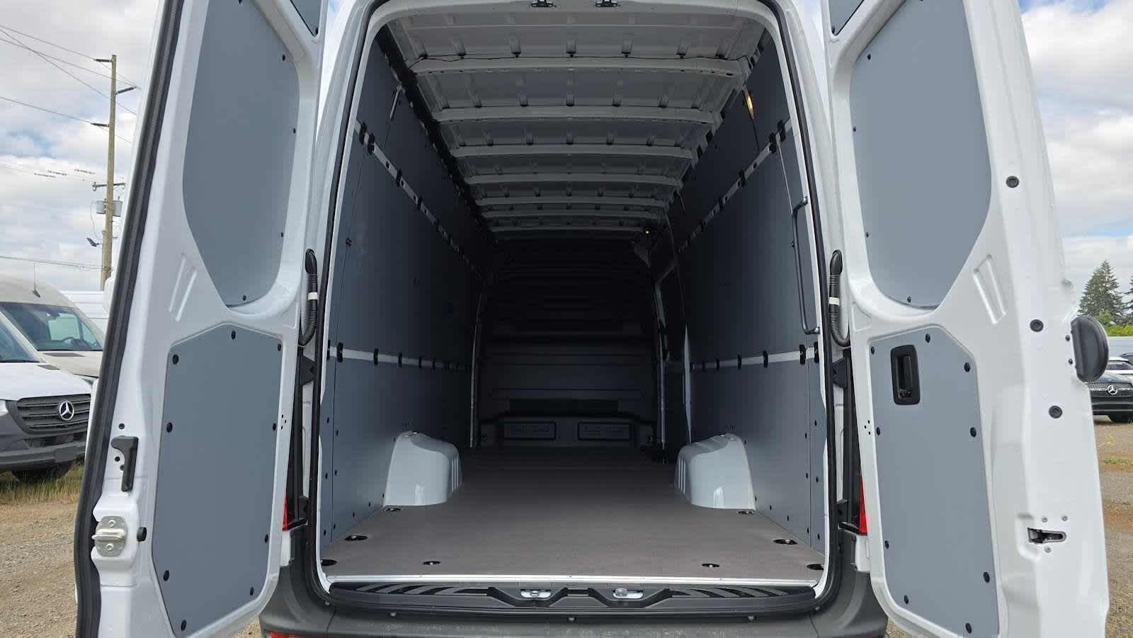 2026 Mercedes-Benz Sprinter Cargo Van 3500 High Roof I4 Diesel HO 170 Extended RWD