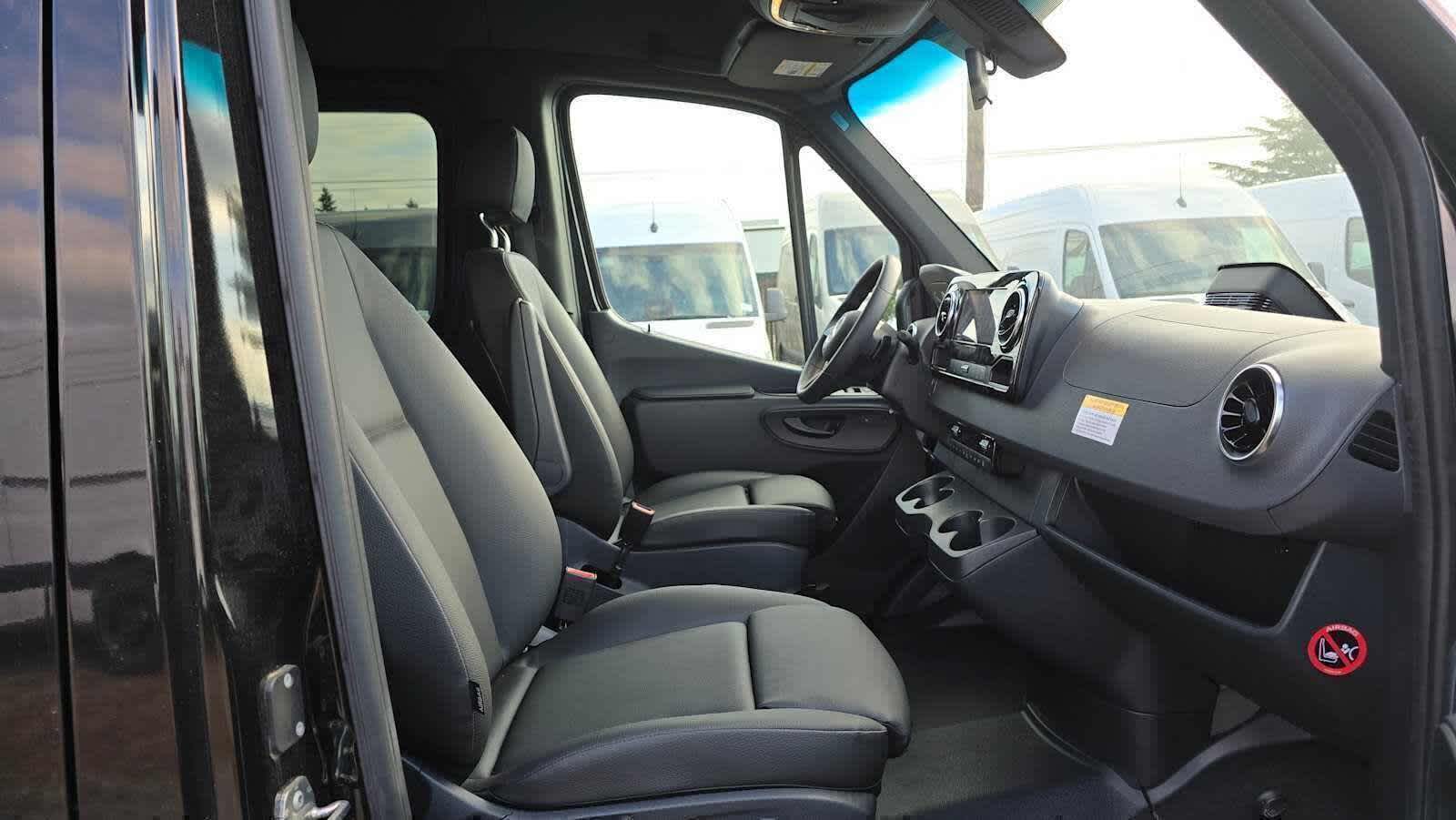 2025 Mercedes-Benz Sprinter Passenger Van 2500 Standard Roof I4 Diesel HO 144 RWD