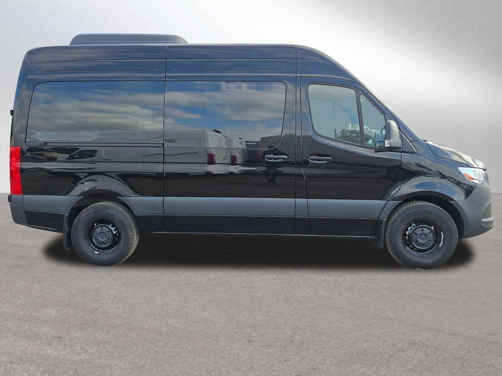 2025 Mercedes-Benz Sprinter Passenger Van 2500 Standard Roof I4 Diesel HO 144 RWD