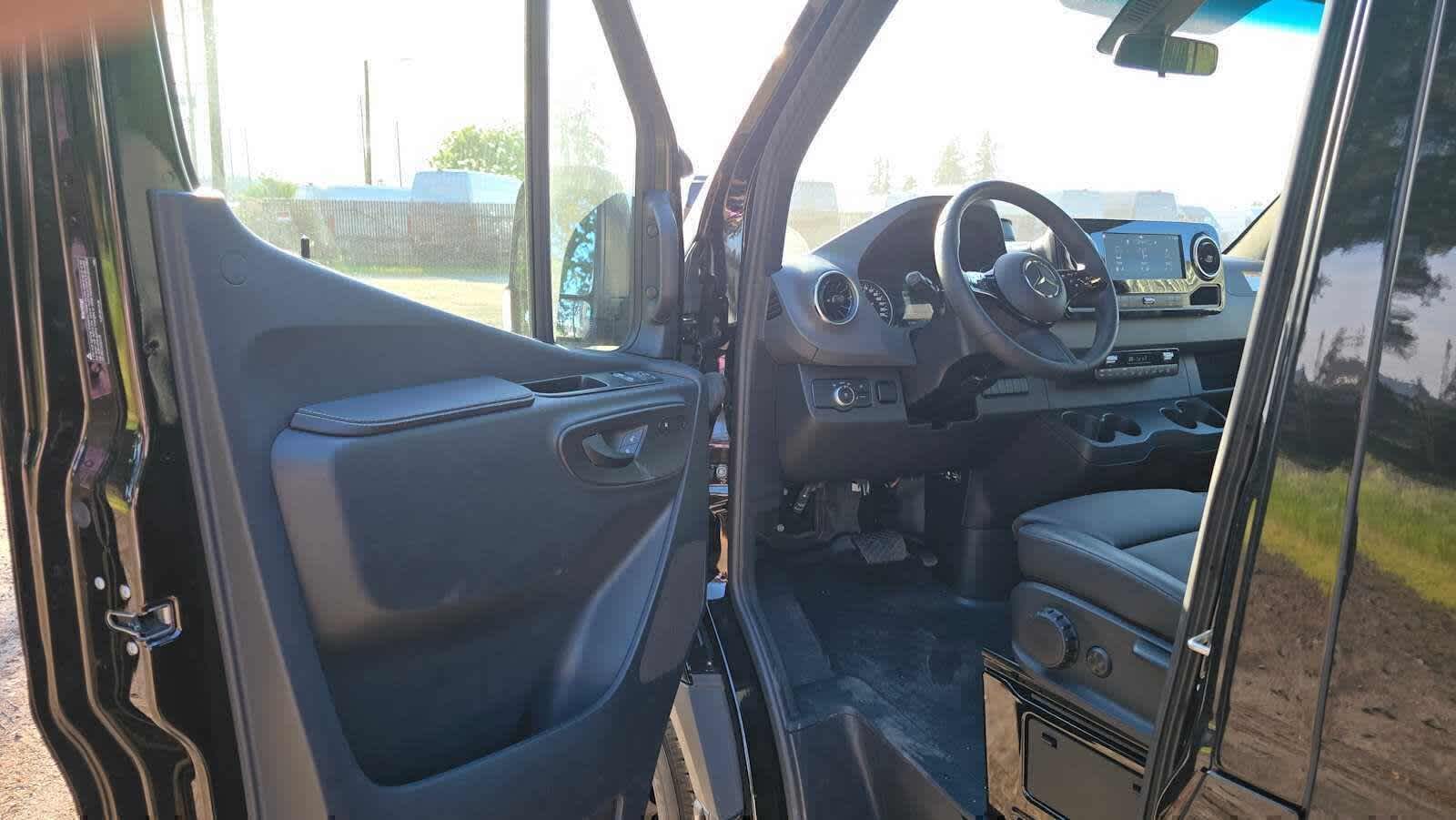 2025 Mercedes-Benz Sprinter Passenger Van 2500 Standard Roof I4 Diesel HO 144 RWD