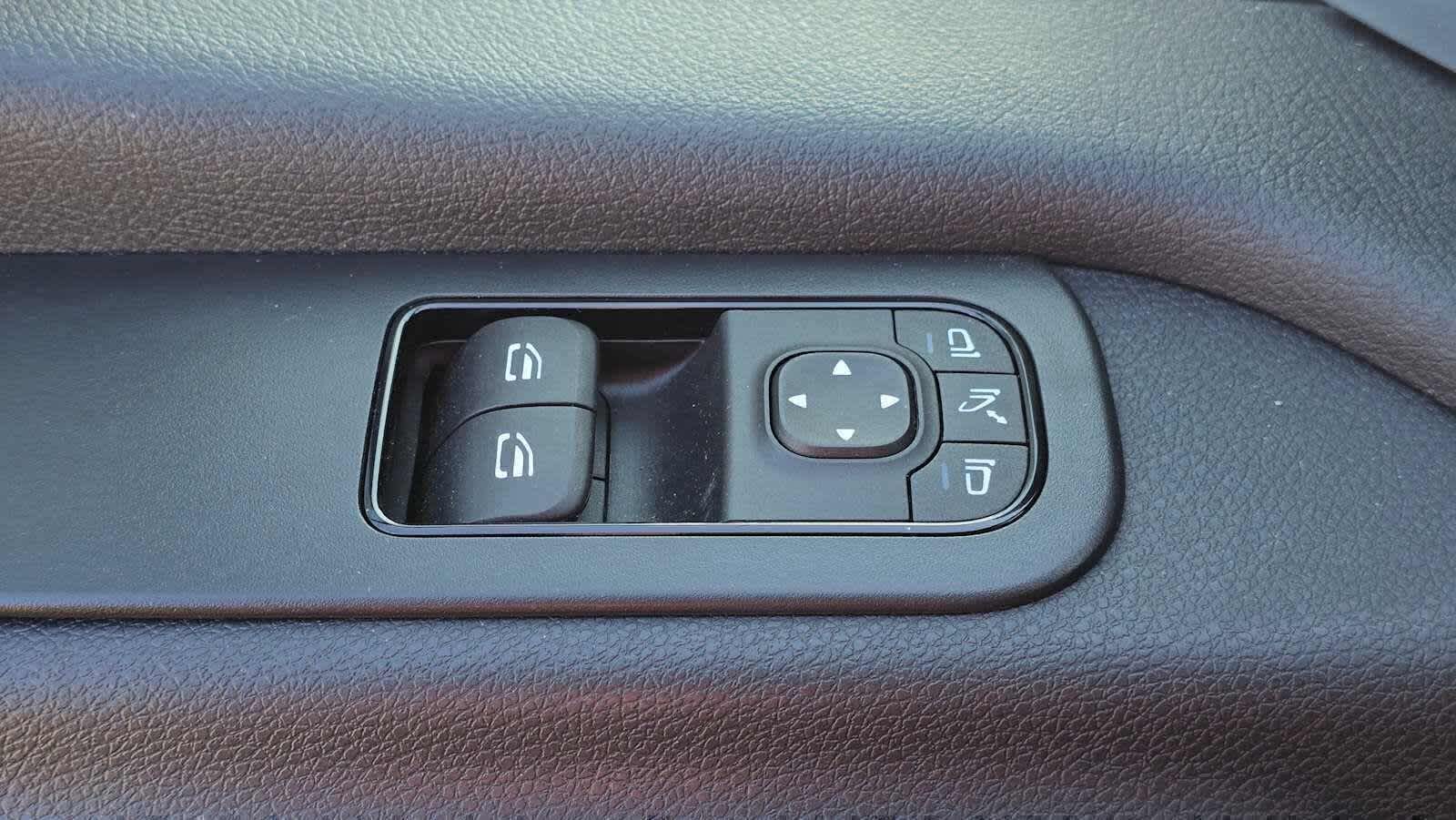 2025 Mercedes-Benz Sprinter Passenger Van 2500 Standard Roof I4 Diesel HO 144 RWD