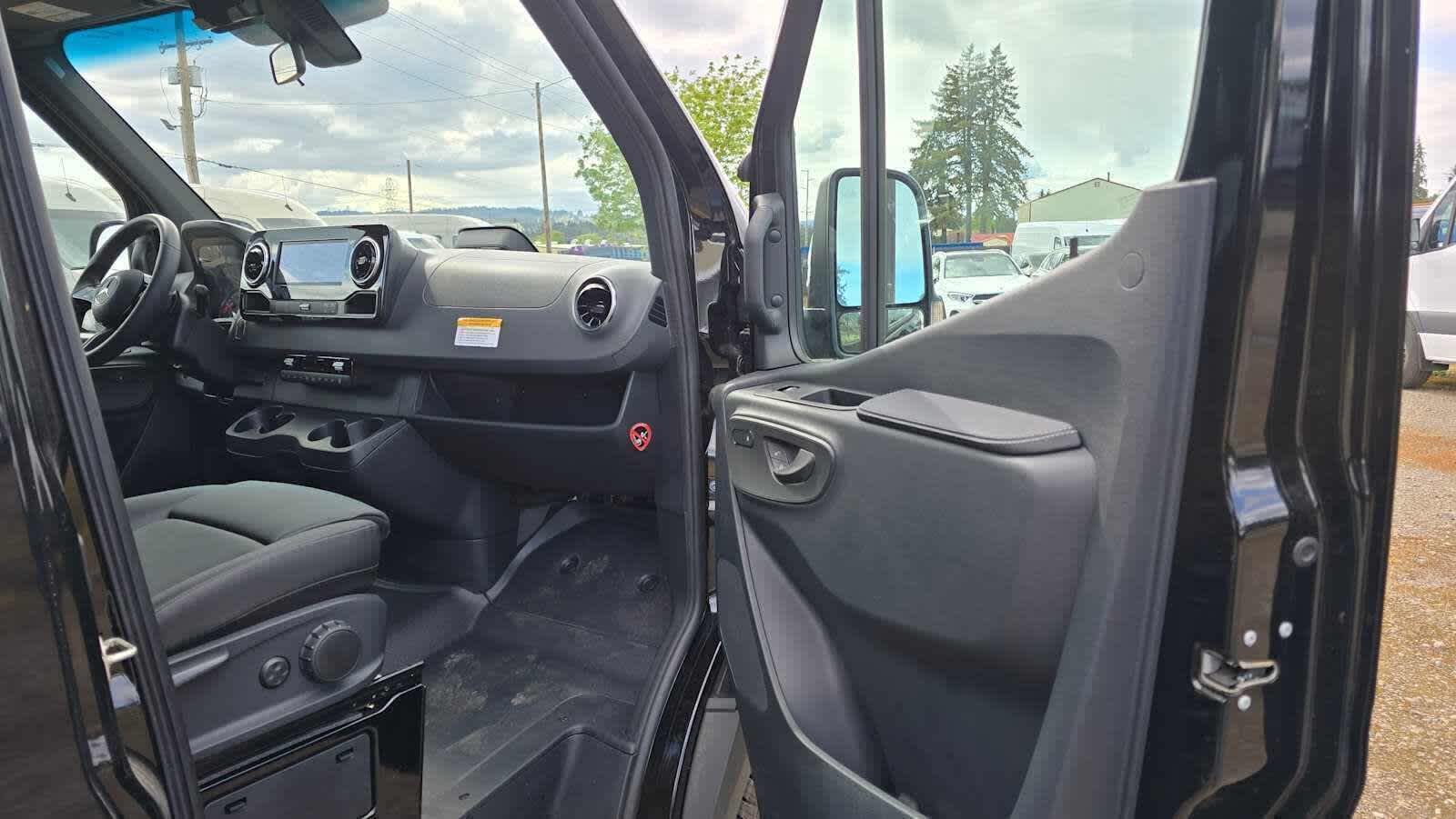 2025 Mercedes-Benz Sprinter Passenger Van 2500 Standard Roof I4 Diesel HO 144 RWD