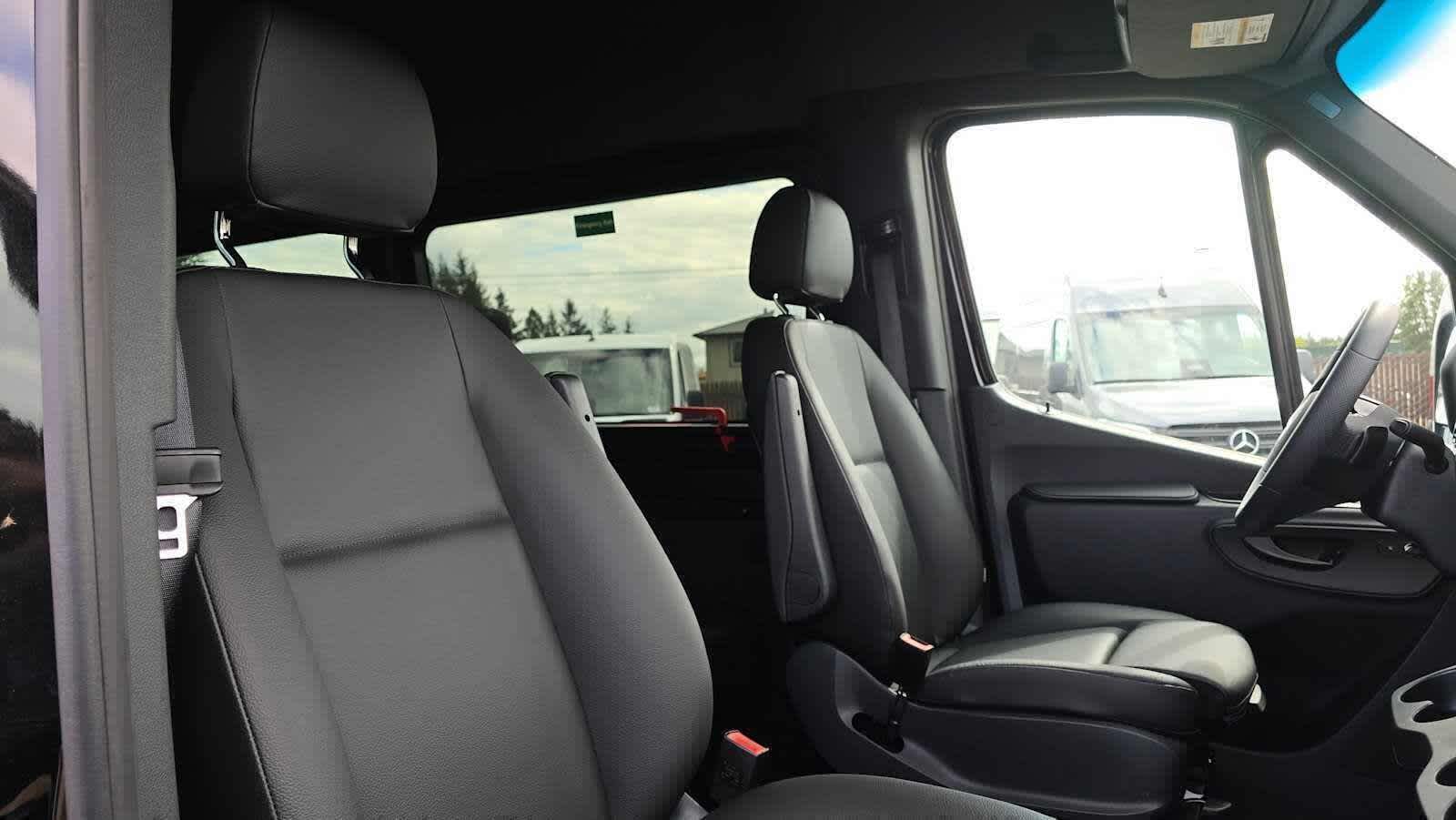 2025 Mercedes-Benz Sprinter Passenger Van 2500 Standard Roof I4 Diesel HO 144 RWD