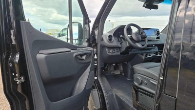2025 Mercedes-Benz Sprinter Passenger Van 2500 Standard Roof I4 Diesel HO 144 RWD