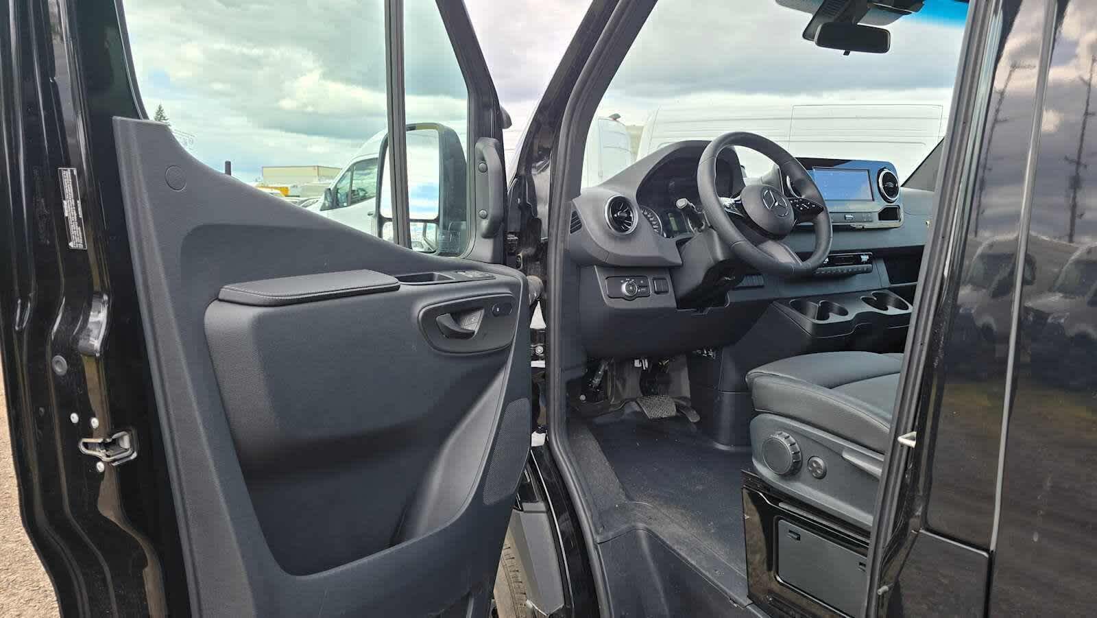 2025 Mercedes-Benz Sprinter Passenger Van 2500 Standard Roof I4 Diesel HO 144 RWD